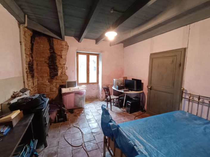 Image No.11-3 Bed Farmhouse for sale