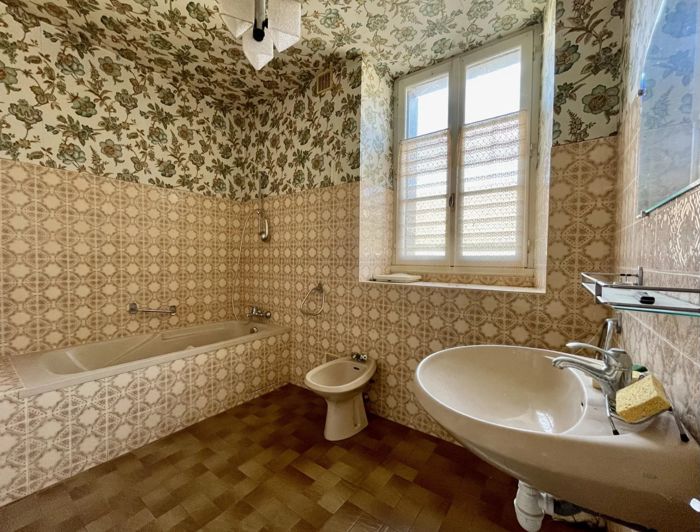 Image No.9-4 Bed House for sale