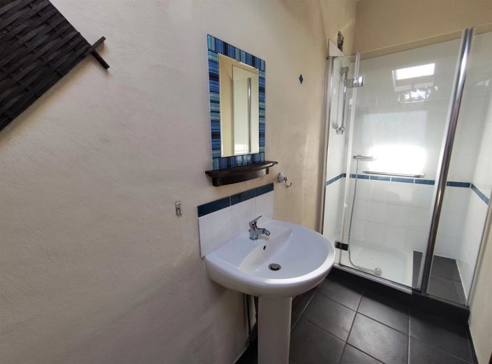 Image No.10-4 Bed House for sale