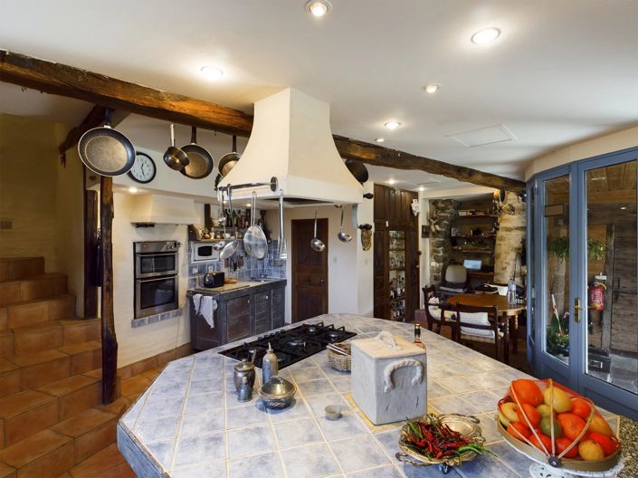 Image No.7-6 Bed House for sale