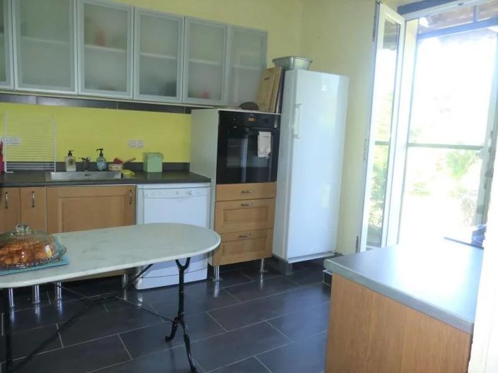 Image No.6-6 Bed House for sale