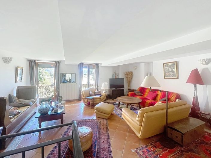 Image No.4-6 Bed Property for sale