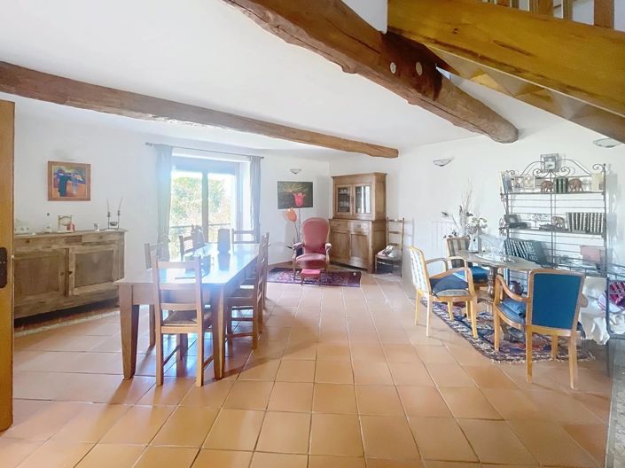 Image No.5-6 Bed Property for sale