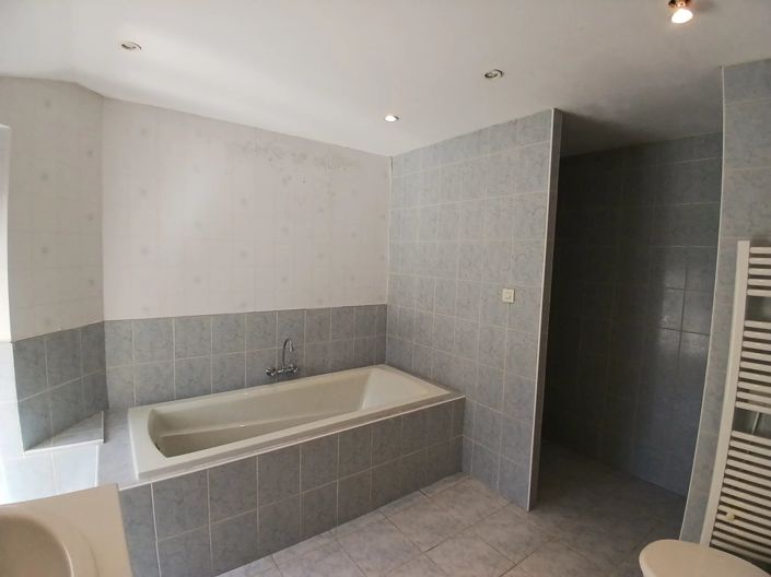 Image No.10-4 Bed House for sale