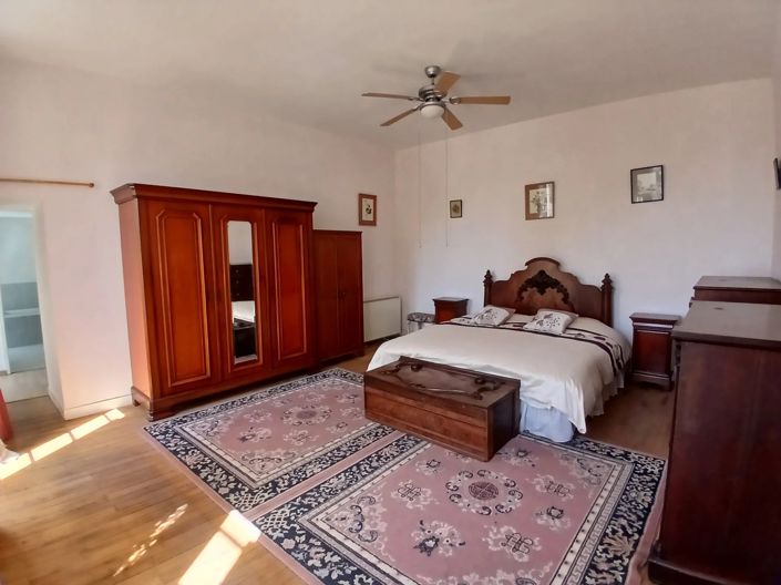 Image No.1-4 Bed House for sale