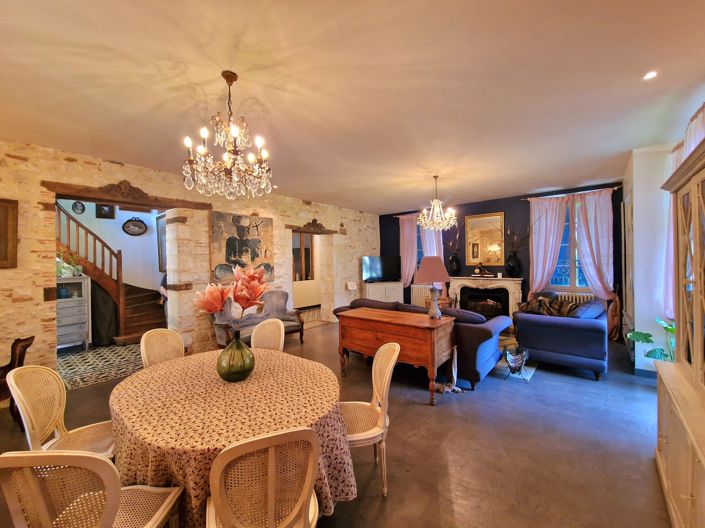 Image No.3-8 Bed House for sale