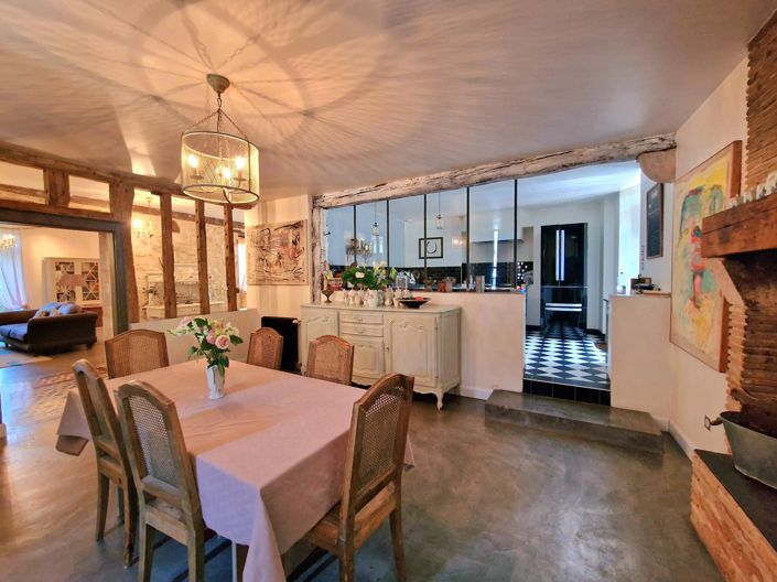 Image No.7-8 Bed House for sale