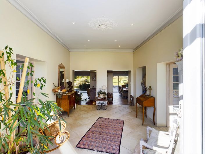 Image No.7-7 Bed House for sale