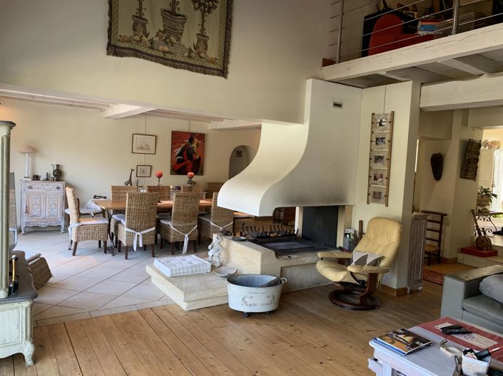 Image No.8-7 Bed House for sale