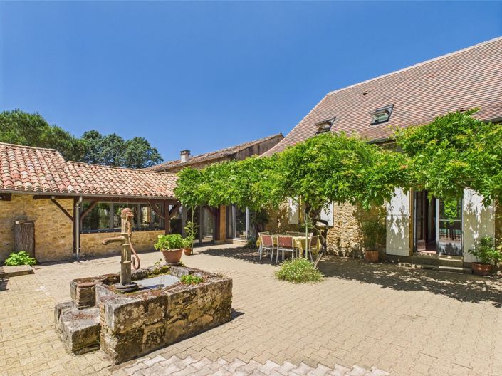 Image No.8-6 Bed House for sale