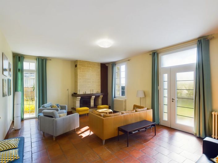 Image No.5-6 Bed House for sale