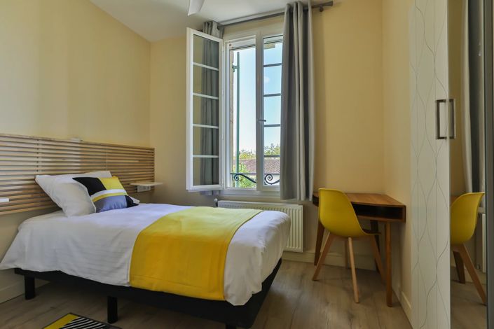 Image No.8-6 Bed House for sale