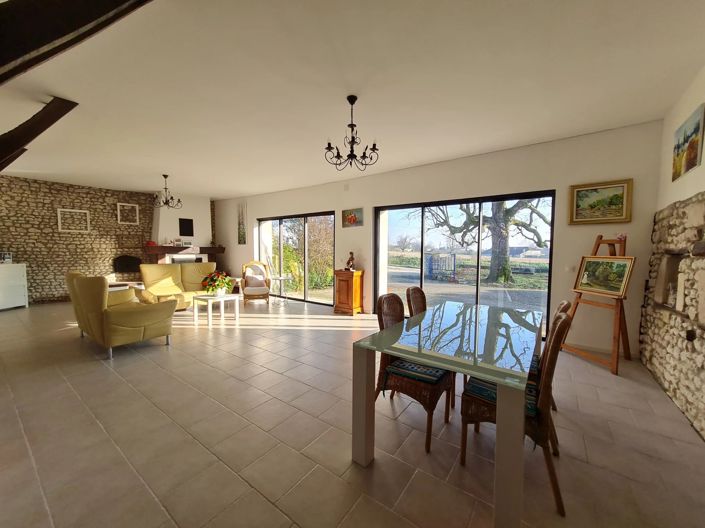 Image No.2-6 Bed House for sale