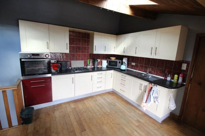 Image No.9-7 Bed House for sale