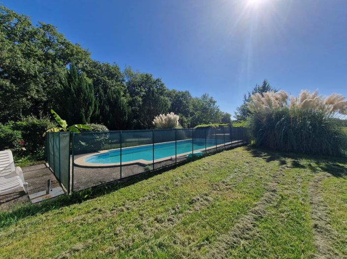 Image No.2-4 Bed House for sale