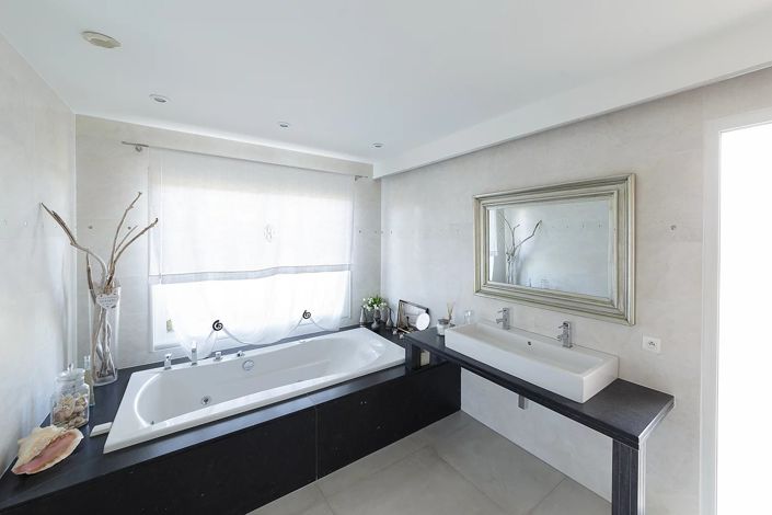 Image No.11-3 Bed House for sale