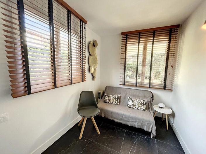 Image No.10-2 Bed House for sale