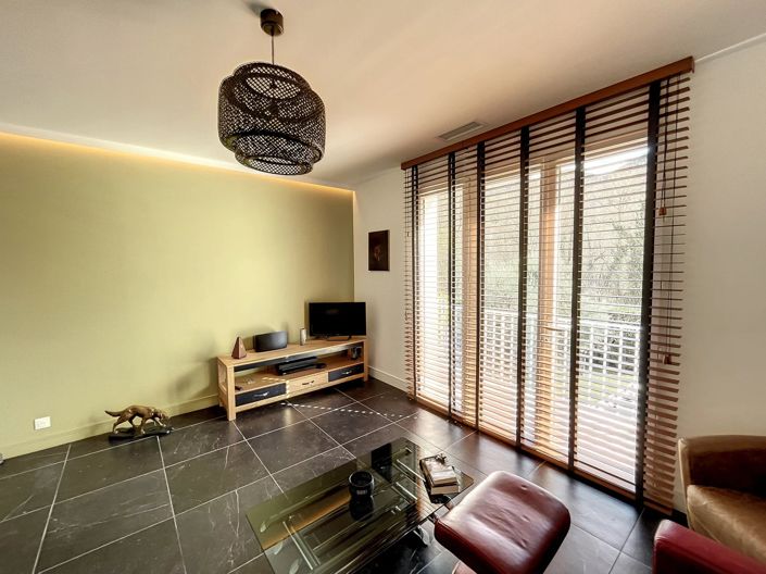 Image No.5-2 Bed House for sale