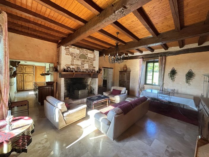 Image No.1-4 Bed House for sale