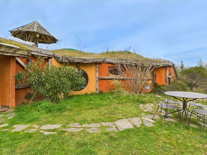 Image No.2-8 Bed House for sale