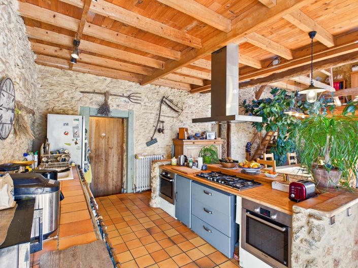 Image No.5-8 Bed House for sale