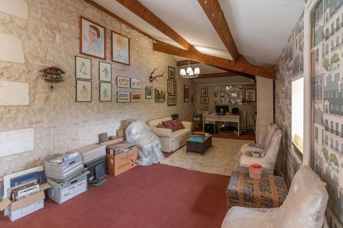 Image No.8-5 Bed House for sale