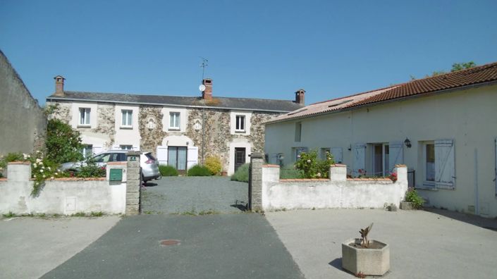 Image No.1-8 Bed House for sale