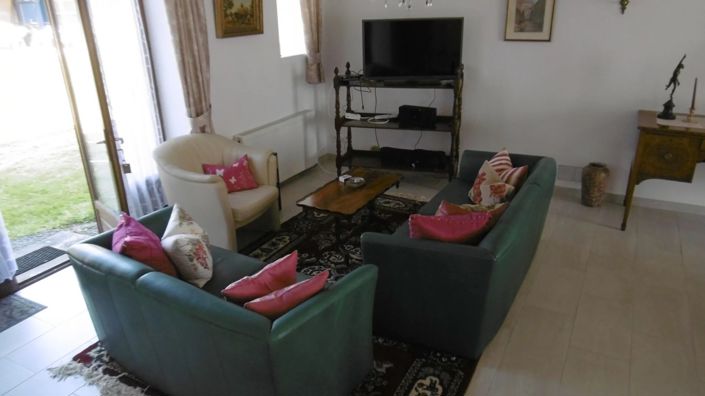 Image No.6-8 Bed House for sale