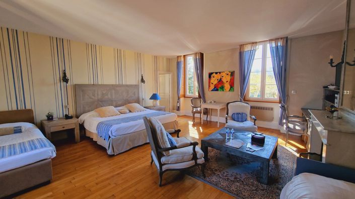 Image No.4-17 Bed Commercial for sale