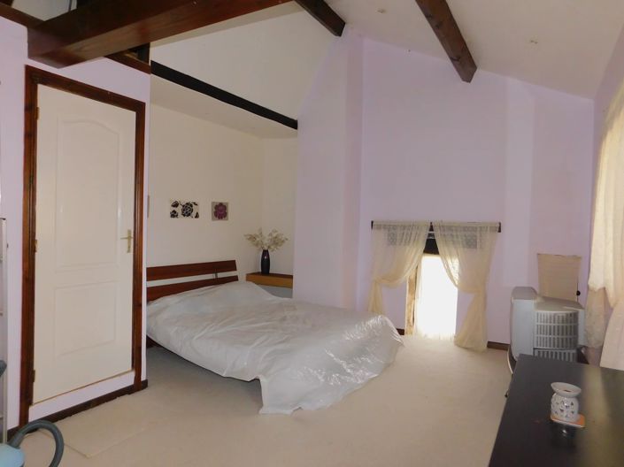 Image No.7-7 Bed House for sale