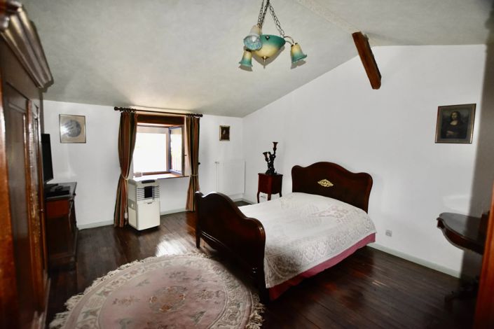 Image No.10-7 Bed Village House for sale