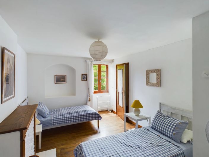 Image No.6-4 Bed House for sale