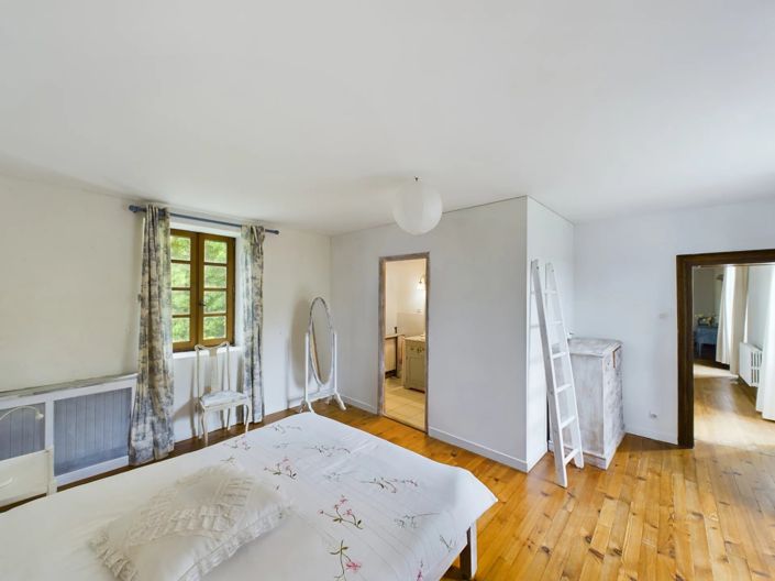 Image No.8-4 Bed House for sale