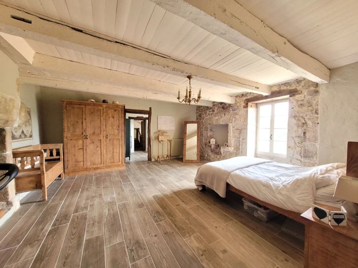 Image No.7-5 Bed House for sale