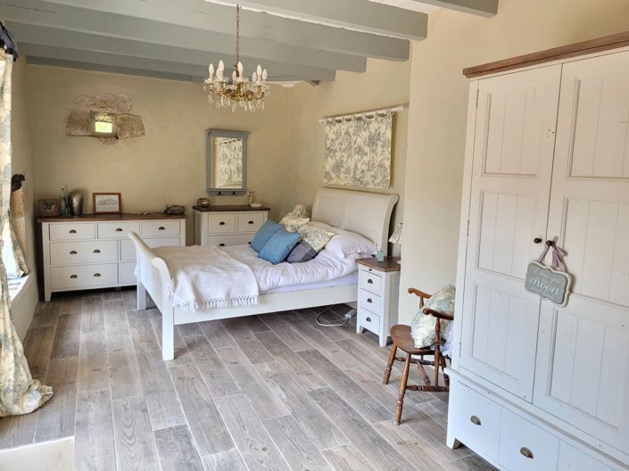 Image No.8-5 Bed House for sale