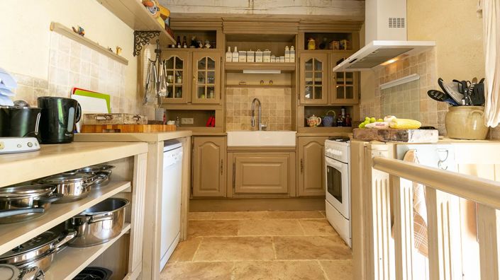 Image No.12-10 Bed House for sale