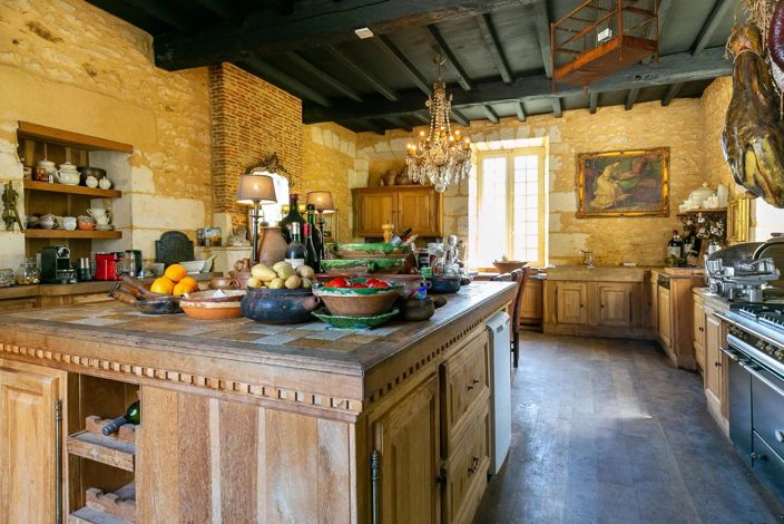 Image No.6-10 Bed House for sale