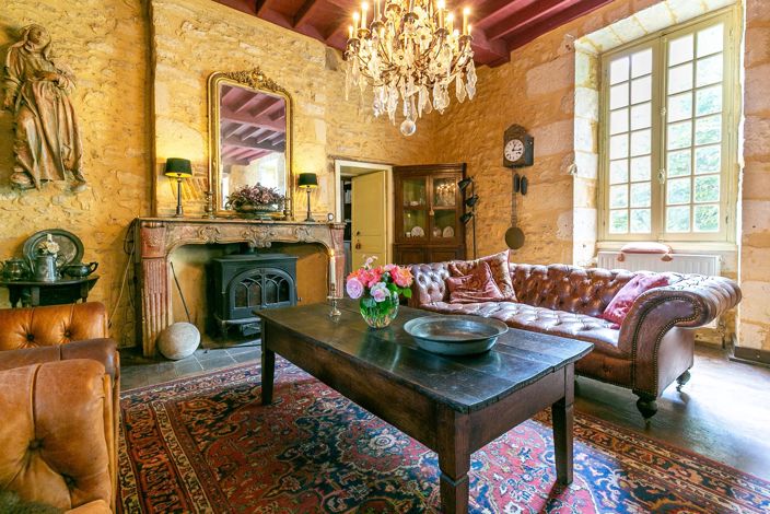 Image No.3-10 Bed House for sale