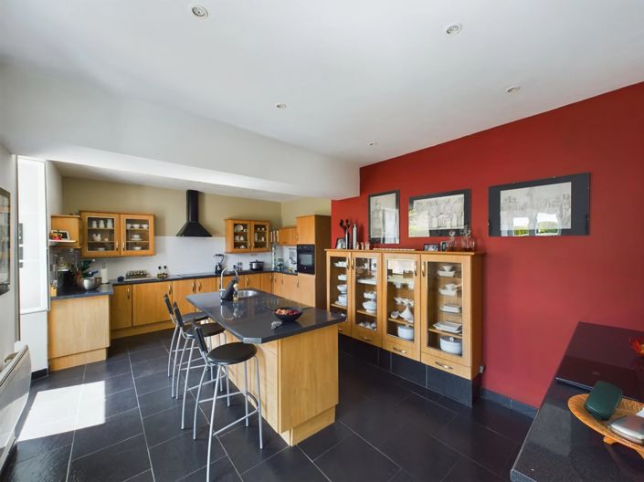 Image No.4-4 Bed Village House for sale