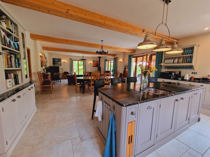 Image No.9-5 Bed House for sale