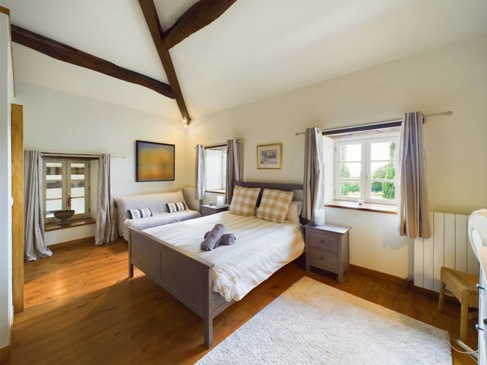 Image No.11-5 Bed House for sale