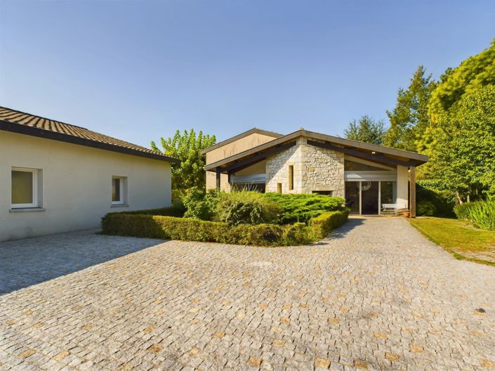 Image No.15-8 Bed Village House for sale