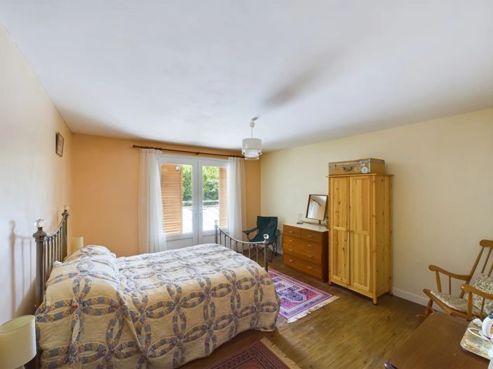 Image No.10-4 Bed Village House for sale