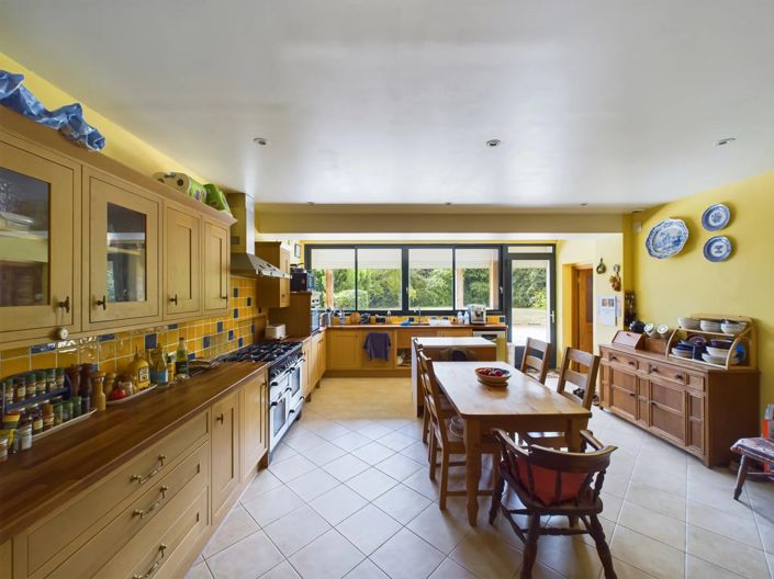 Image No.4-4 Bed Village House for sale