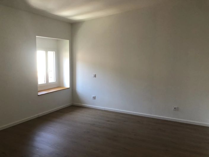 Image No.8-6 Bed House for sale