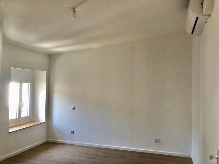 Image No.9-6 Bed House for sale