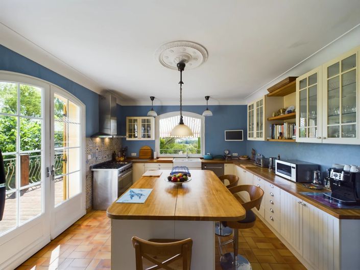 Image No.3-8 Bed House for sale