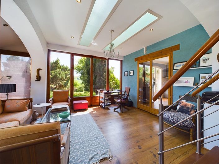 Image No.4-8 Bed House for sale