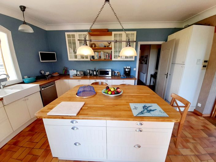 Image No.5-8 Bed House for sale