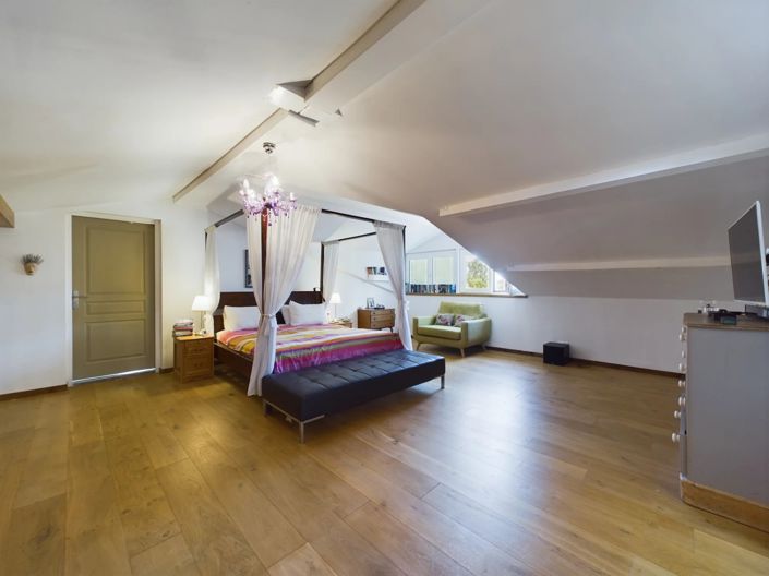 Image No.12-8 Bed House for sale